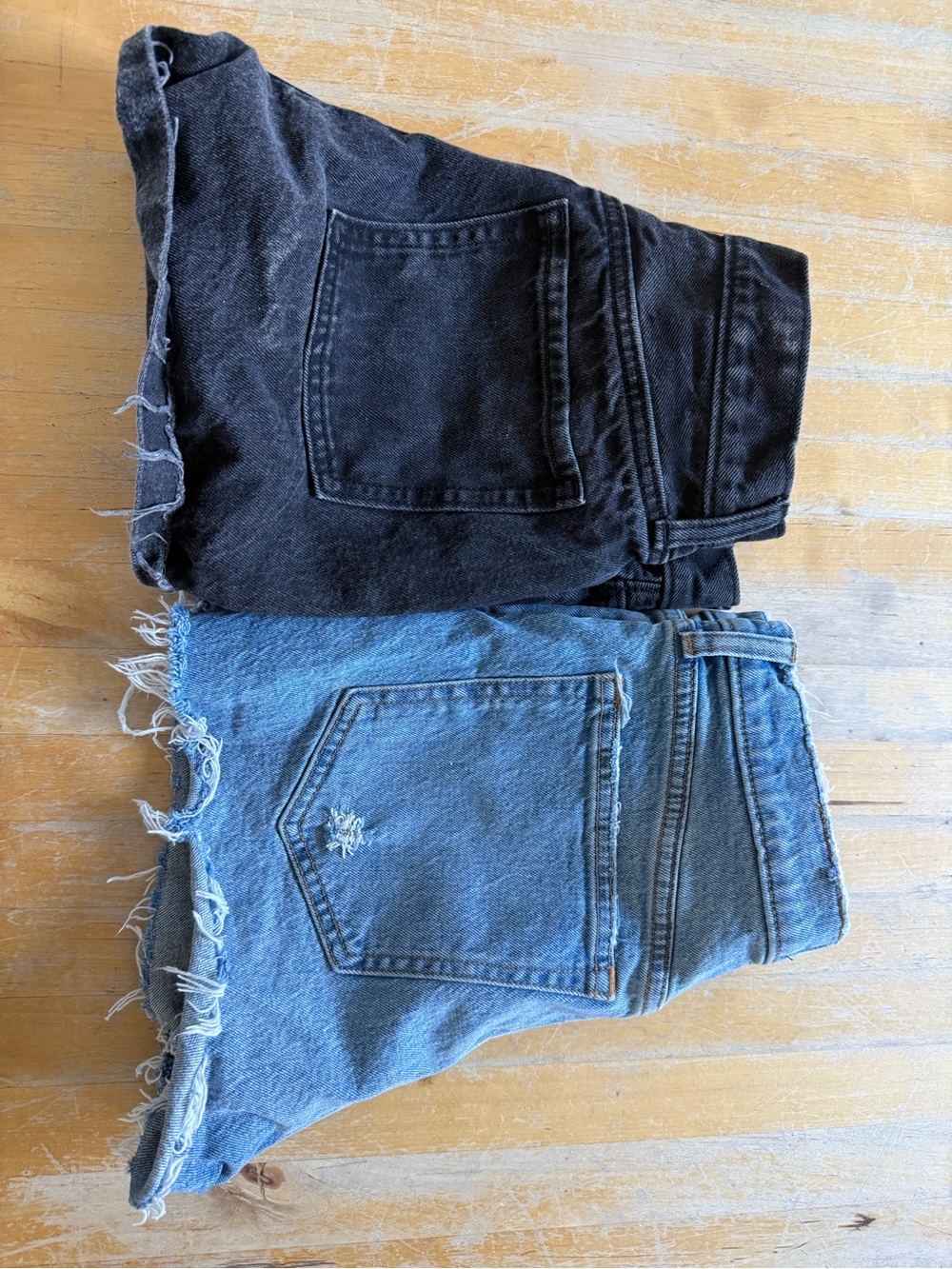 2 pairs size 6 shorts Abercrombie & American eagle - Picture 2 of 6